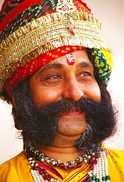 Close-up of a mid adult man wearing turban, Jaipur, Rajasthan, India