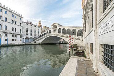 View of the Rialto Bridge over the Grand Canal, Venice, Italy.