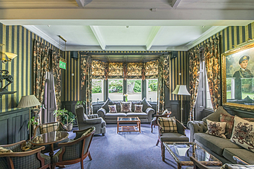 Formal hotel sitting room with ornate decoration.