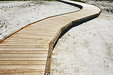 A boardwalk extending across Midway Geyser in Yellowstone National Park, Cle Elum County, Washington, USA