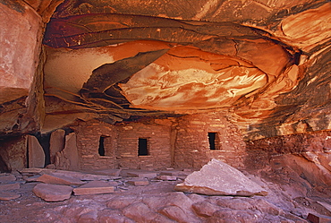 The House On fire ruins at Cedar Mesa, is a natural landmark, a cliff mesa rock formation with a spectacular natural pattern on the rock, Fallen Roof ruins, Cedar Mesa, Utah, USA