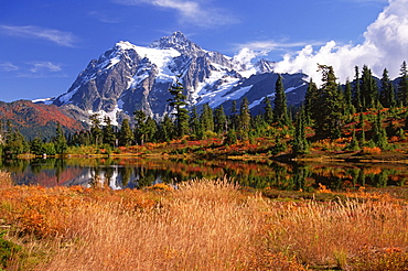 Mount Shucksan in the North Cascade Range of mountains in autumn, Mount Shucksan, Washington State, North Cascade Range, USA