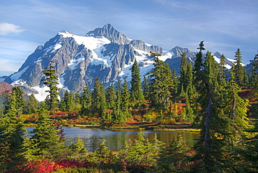 Mount Shucksan in the North Cascade Range of mountains in autumn, Mount Shucksan, Washington State, North Cascade Range, USA