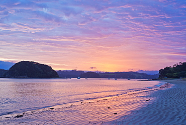 Boats sailing in bay at sunrise, Bay of Islands, Paihia, New Zealand, Bay of Islands, Paihia, New Zealand