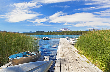 Boat moored along pier, Davis Lake, Bend, Oregon, United States, Bend, Oregon, USA