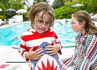 5 year old boy and his sister, poolsde