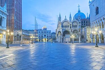 Dawn, Saint Mark's Square, Basilica San Marco, Piazza San Marco, historic buildings