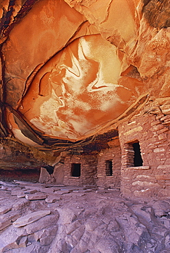 The House On fire ruins at Cedar Mesa, is a natural landmark, a cliff mesa rock formation with a spectacular natural pattern on the rock, Fallen Roof ruins, Cedar Mesa, Utah, USA