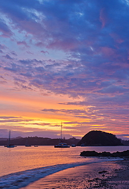 Boats sailing in bay at sunrise, Bay of Islands, Paihia, New Zealand, Bay of Islands, Paihia, New Zealand