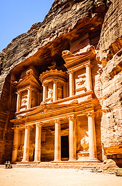 Al Khazneh building carved into cliff face, Petra, Jordan, Jordan, Petra, Jordan, Jordan