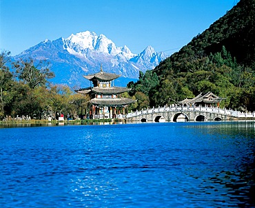 Black Dragon Pool in Lijiang, Yunnan