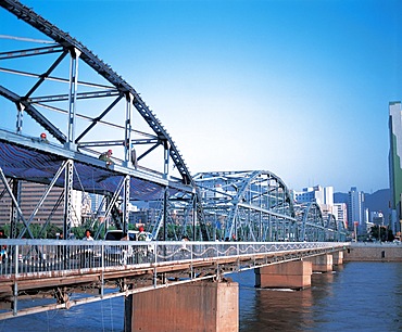 Zhongshan Bridge over Yellow River in Lanzhou, Gansu