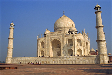 The Taj Mahal, built by Shah Jahan for his wife, UNESCO World Heritage Site, Agra, Uttar Pradesh state, India, Asia