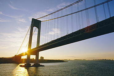 Verrazano Narrows Bridge, approach to the city, New York, New York State, USA, North America