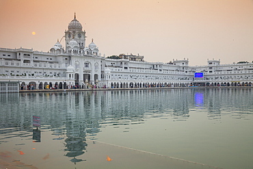 The Harmandir Sahib (The Golden Temple), Amritsar, Punjab, India, Asia