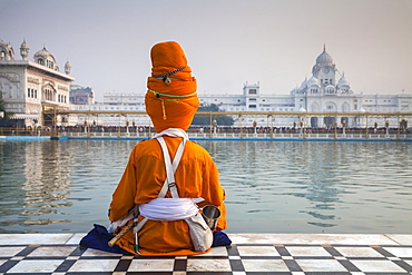 Sikh at The Harmandir Sahib (The Golden Temple), Amritsar, Punjab, India, Asia