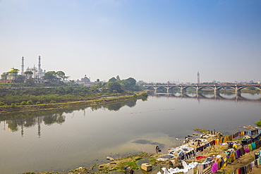 Washing drying on banks of Gomti River, Lucknow, Uttar Pradesh, India, Asia