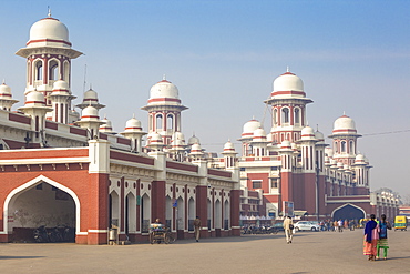 Railway station, Lucknow, Uttar Pradesh, India, Asia