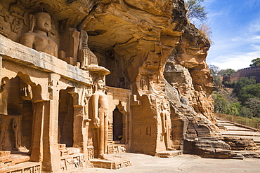 Jain images cut into the cliff rock of Gwalior Fort, Gwalior, Madhya Pradesh, India, Asia