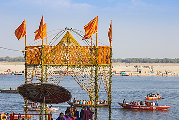 Dashashwamedh Ghat, the main ghat on the Ganges River, Varanasi, Uttar Pradesh, India, Asia