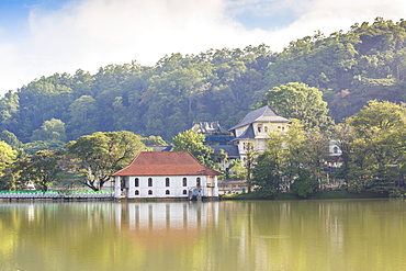 Kandy Lake and the Temple of the Tooth, Kandy, UNESCO World Heritage Site, Central Province, Sri Lanka, Asia