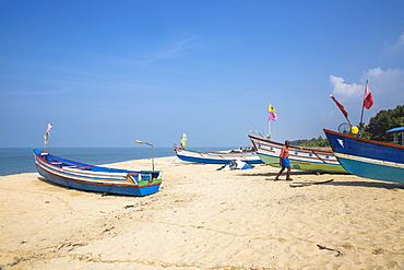 Fishing boats, Marari Beach, Alleppey (Alappuzha), Kerala, India, Asia