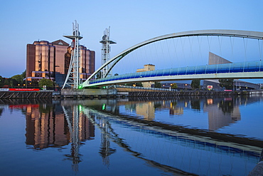 Lowry Bridge and Quay West at MediaCity UK, Salford Quays, Salford, Manchester, England, United Kingdom, Europe