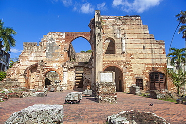 Ruinas del Hospital San Nicolas de Bari, Colonial Zone, UNESCO World Heritage Site, Santa Domingo, Dominican Republic, West Indies, Caribbean, Central America