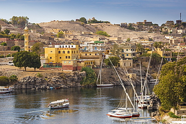 View towards Gabl Tagpg Nubian Village, Aswan, Upper Egypt, Egypt, North Africa, Africa