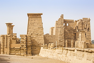 The temple of Ramesses III at Medinet Habu, West Bank, UNESCO World Heritage Site, Luxor, Egypt, North Africa, Africa