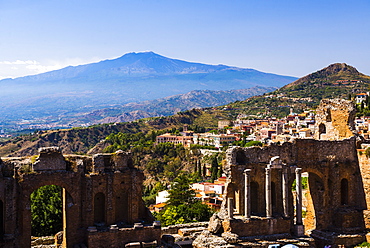 Mount Etna Volcano with ruins of Teatro Greco (Greek Theatre) in the foreground, Taormina, Sicily, Italy, Europe 