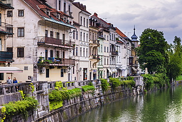 Old houses on the Ljubljanica River front, Old town, Ljubljana, Slovenia, Europe