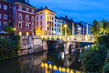 Bridge over the Ljubljanica River at night, Ljubljana, Slovenia, Europe