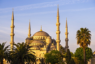 Blue Mosque (Sultan Ahmed Mosque) (Sultan Ahmet Camii), UNESCO World Heritage Site, just after sunrise, Istanbul, Turkey, Europe