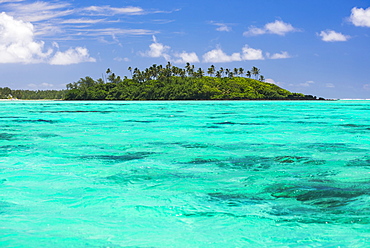 Motu Taakoka Island in Muri Lagoon, Rarotonga, Cook Islands, South Pacific, Pacific