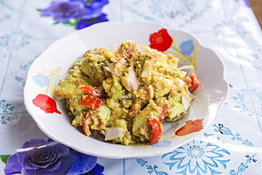 Traditional Burmese avocado salad, Inle Lake, Shan State, Myanmar (Burma), Asia