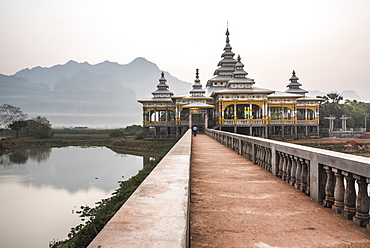 Kyauk Kalap Buddhist Temple in the middle of a lake at sunrise, Hpa An, Kayin State (Karen State), Myanmar (Burma), Asia