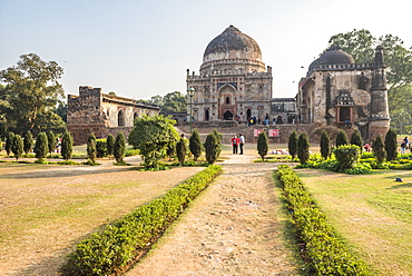 Bara Gumbad and Mosque, Lodi Gardens (Lodhi Gardens), New Delhi, India, Asia