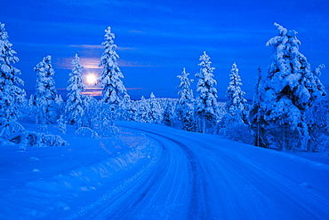 Super moon (full moon) landscape, Lapland, Pallas-Yllastunturi National Park, Lapland, Finland, Europe