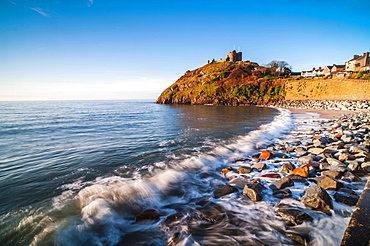 Criccieth Castle, above Criccieth Beach, Gwynedd, North Wales, Wales, United Kingdom, Europe