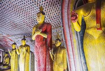 Buddha statues in Cave 2 (Cave of the Great Kings), Dambulla Cave Temples, UNESCO World Heritage Site, Dambulla, Central Province, Sri Lanka, Asia