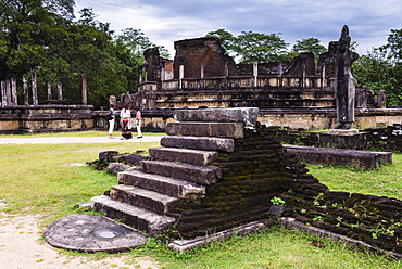 Bodhisattva Shrine and Vatadage (Circular Relic House) in Polonnaruwa Quadrangle, UNESCO World Heritage Site, Sri Lanka, Asia