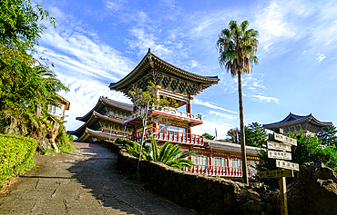 Yakcheonsa Buddhist Temple, 30 meters high, spanning 3305 square meters, the largest temple in Asia, Jeju Island, South Korea, Asia