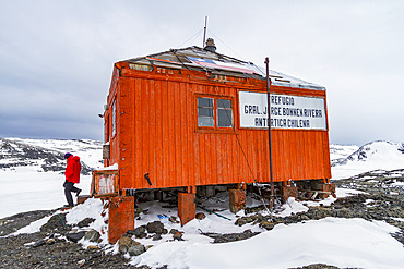 Views of the Chilean Antarctic refuge hut Jorge Bonnen Rivera situated on Hut Point on the Antarctic Peninsula, Antarctica, Polar Regions