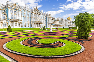 View of the French-style formal gardens at the Catherine Palace, Tsarskoe Selo, St. Petersburg, Russia, Europe