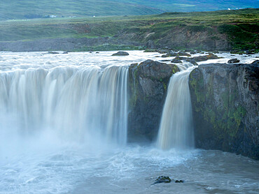 Godafoss (Waterfall of the Gods), Skjalfandafljot River, Baroardalur district, Iceland, Polar Regions