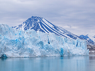 A view of the Lilliehookbreen (Lilliehook Glacier) on the North West side of Spitsbergen, Svalbard, Norway, Europe