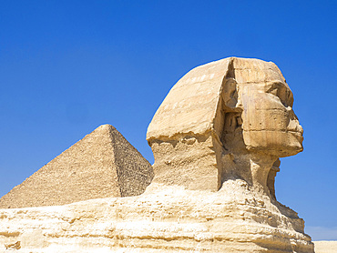 The Great Sphinx of Giza near the Great Pyramid of Giza, the oldest of the Seven Wonders of the World, UNESCO World Heritage Site, Giza, near Cairo, Egypt, North Africa Africa