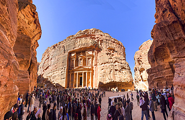 The Petra Treasury (Al-Khazneh), Petra Archaeological Park, UNESCO World Heritage Site, one of the New Seven Wonders of the World, Petra, Jordan, Middle East