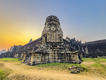 Angkor Wat, UNESCO World Heritage Site, a Hindu-Buddhist temple complex near Siem Reap, Cambodia, Indochina, Southeast Asia, Asia